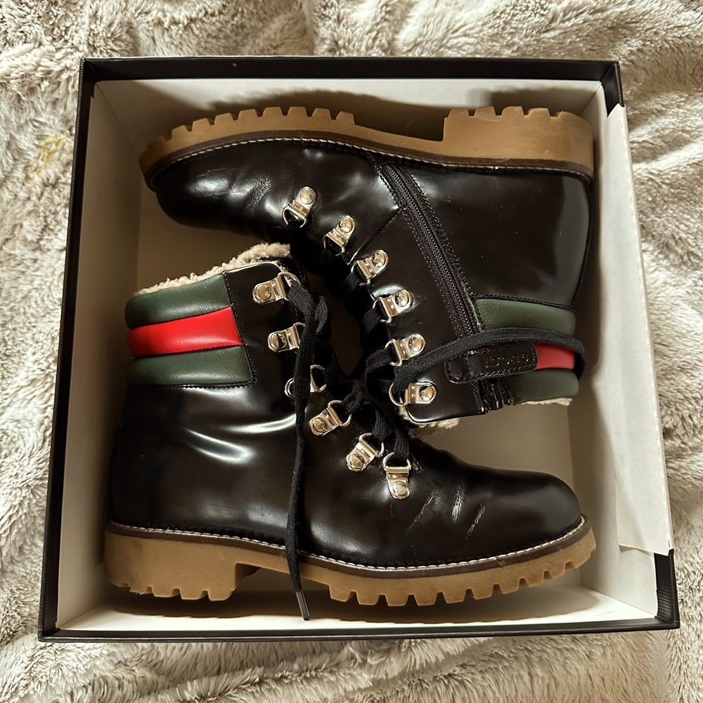 Kids size 32 Gucci boots